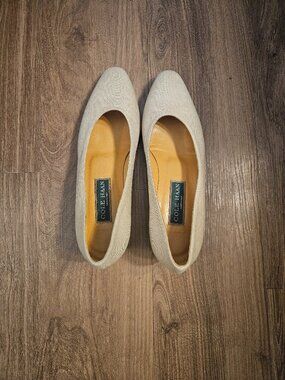 Cole Han Beige Size 8 1/2 Flats